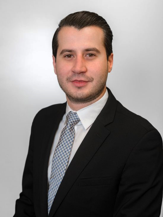 Alejandro Delgado, Country Manager de SiiLA en México, con Vestimenta Profesional